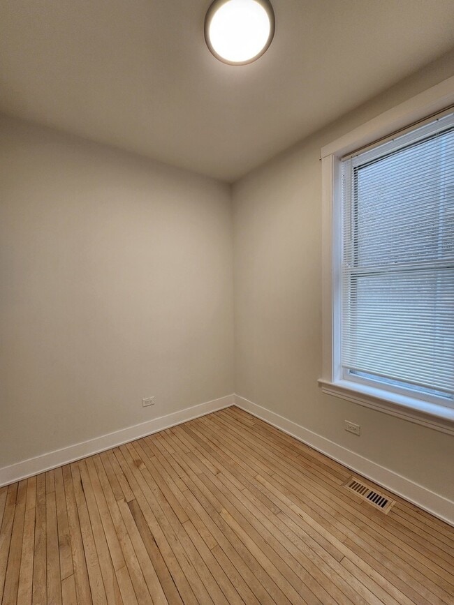 Foto del edificio - 2345 W 23rd Pl