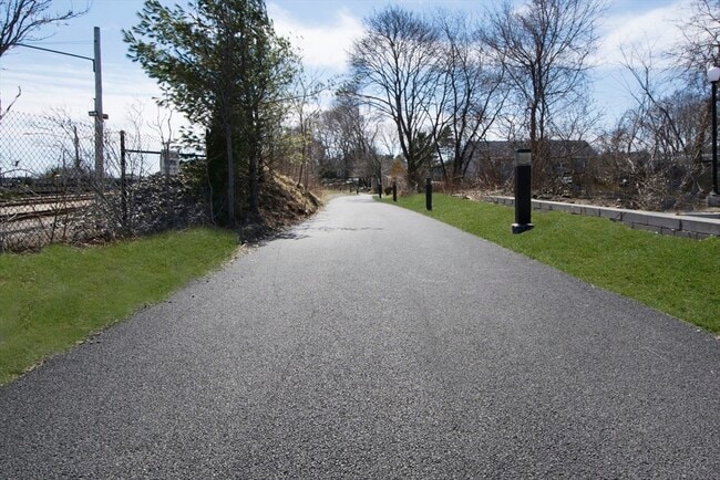 Building Photo - 50 Country Way