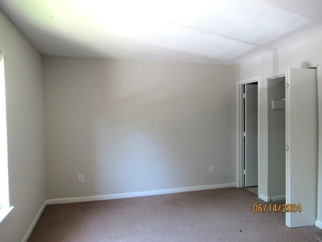 Building Photo - 251 Rast St