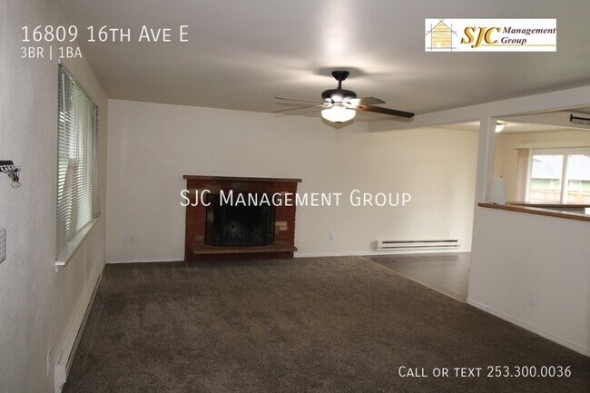Building Photo - Three bedroom one bath rambler for rent in...