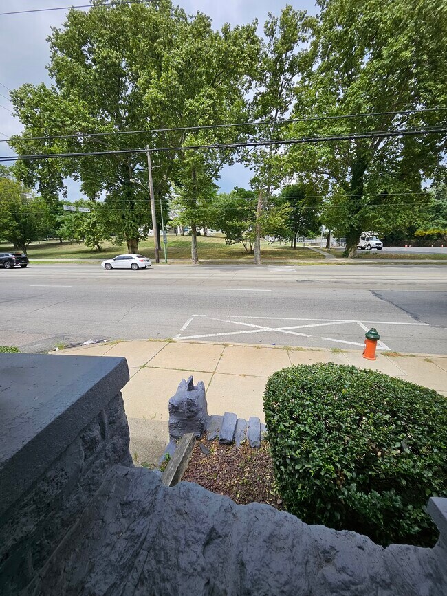 Foto del edificio - 3930 W Girard Ave