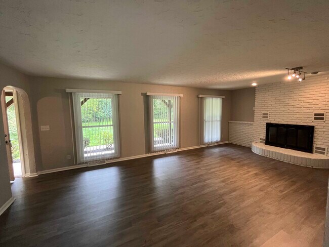 Building Photo - 10 N Strawberry Ln