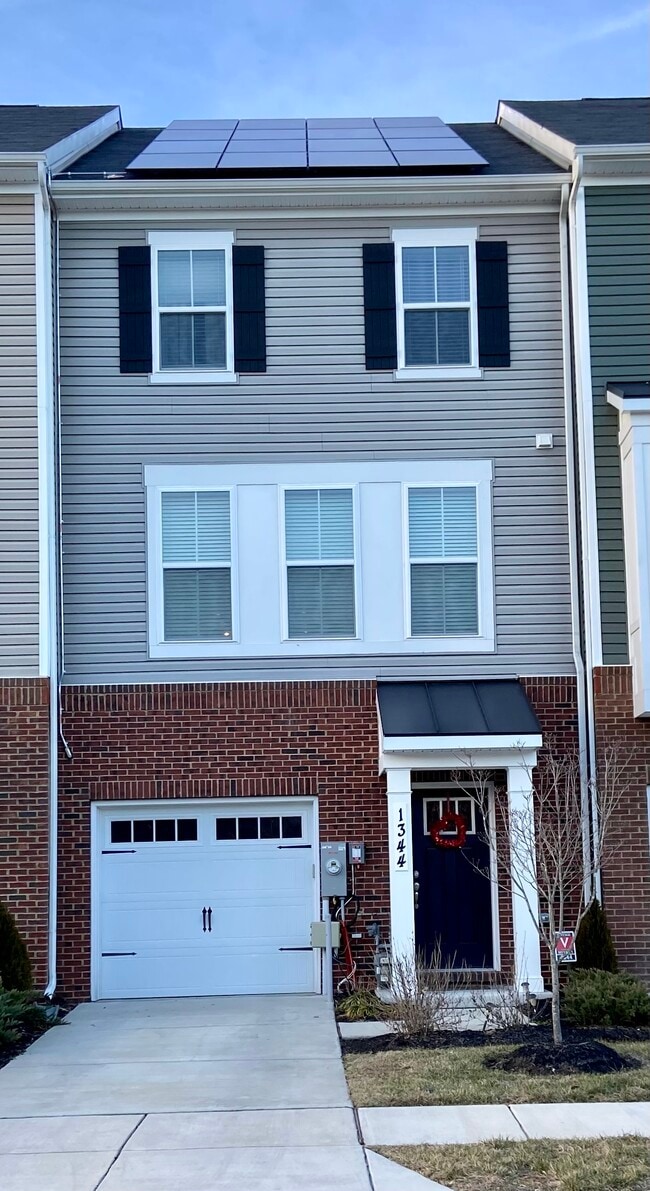 Building Photo - 1344 Hawk Hollow Dr