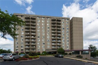 Building Photo - 111 deKoven Drive