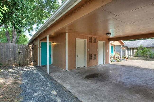 Building Photo - 5808 Emerald Forest Dr