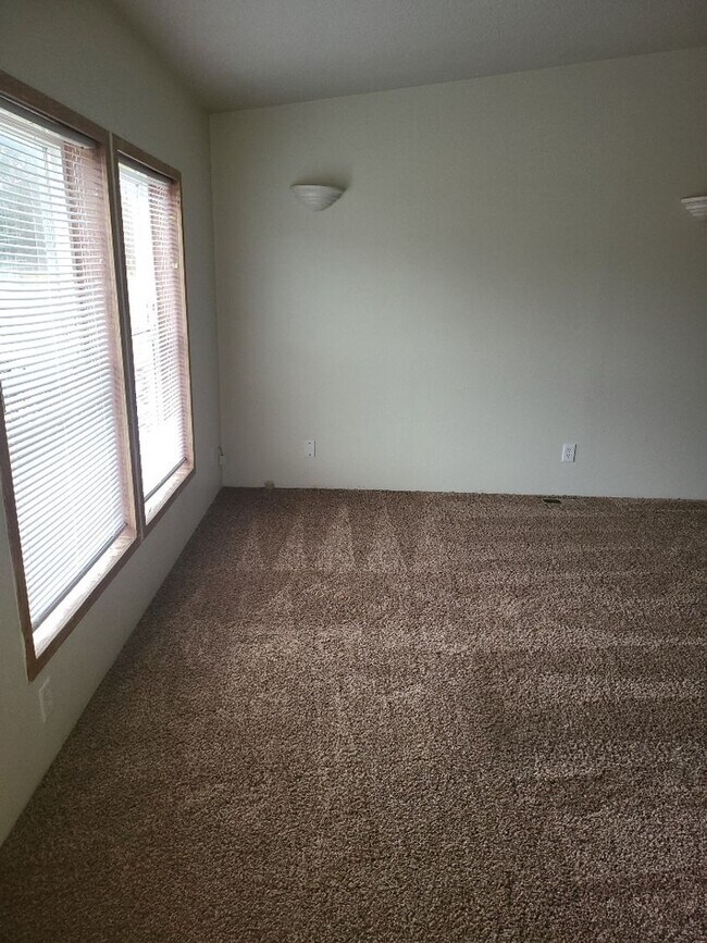 Foto del edificio - STATUS:  HOLD | R57C |  $2075