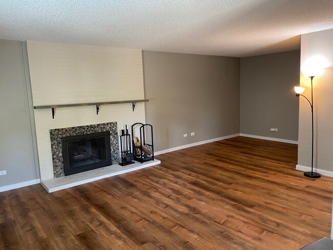 Building Photo - 3359 S Monaco Pkwy