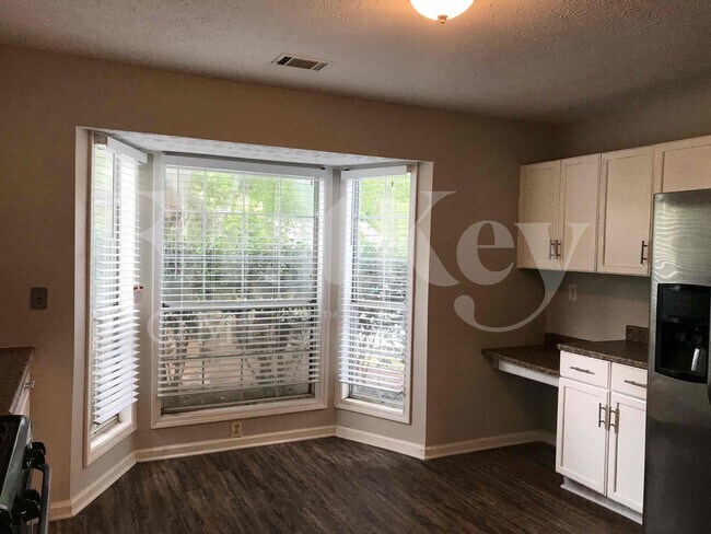 Foto del edificio - 5145 N Bridges Dr