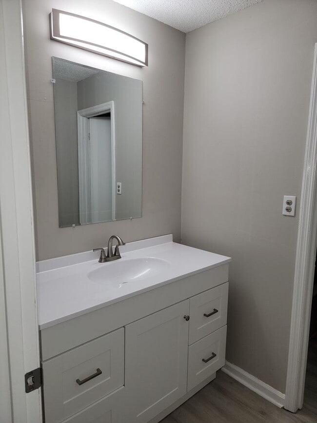 Building Photo - Now Available! 2 Bedroom Apartment in Cleveland TN!
