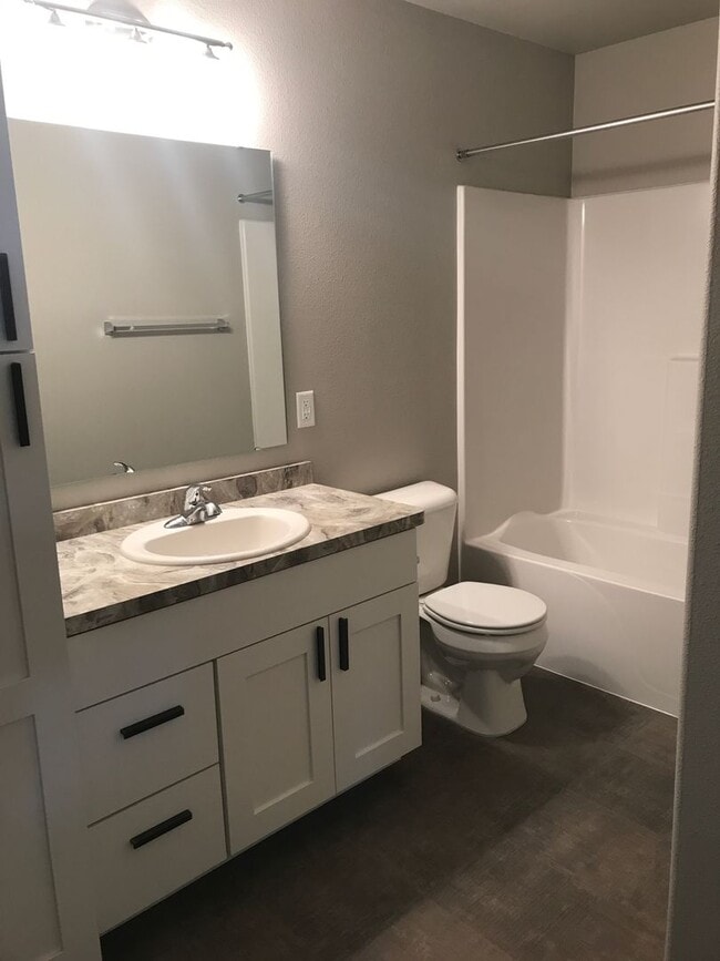 Building Photo - 3 Bed 3 Bath