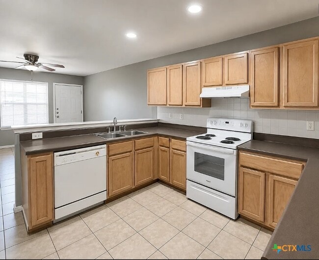 Building Photo - 2907 Cantabrian Dr