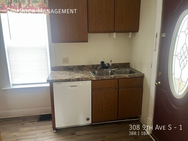 Foto del edificio - 308 9th Ave S