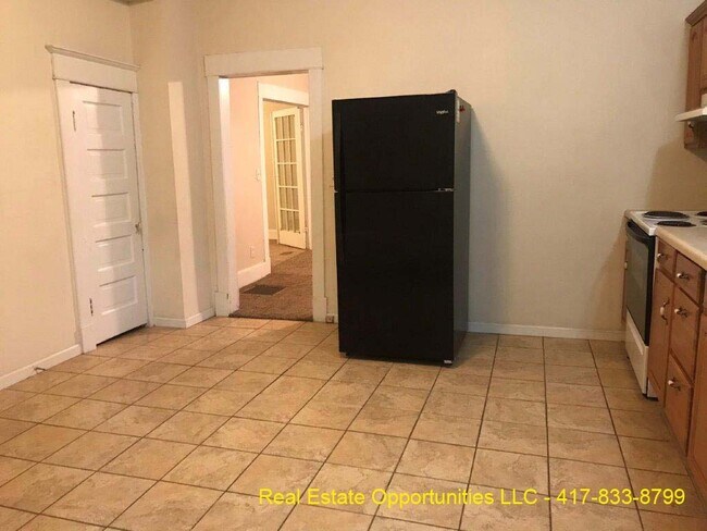 Foto del edificio - 2222 N Johnston Ave