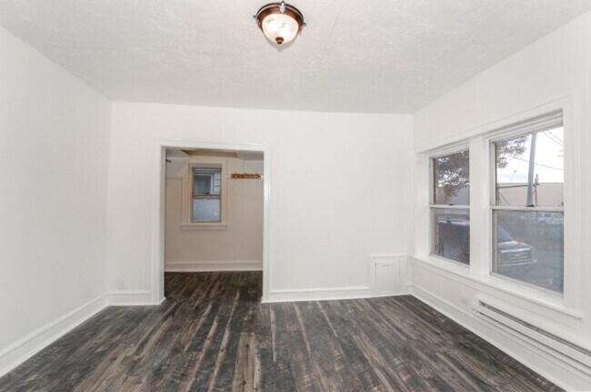 Foto del edificio - 8302 Lake Ave