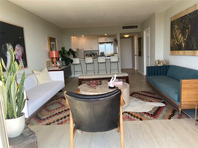 Foto del edificio - 780 NE 69th St