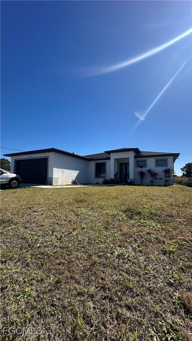 Foto del edificio - 3217 64th St W