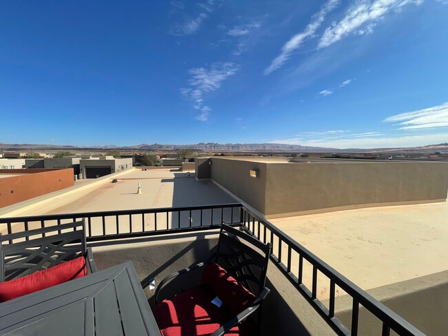 Building Photo - WOW WOW WOW! PRIVATE POOL & ROOFTOP DECK W...