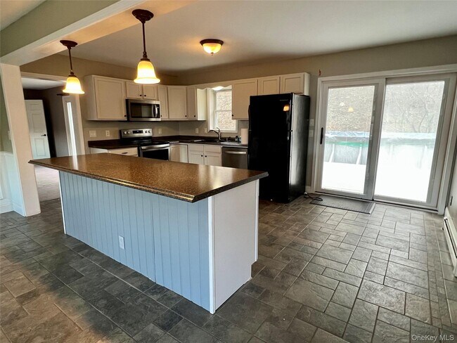 Foto del edificio - 492 Midland Lake Rd