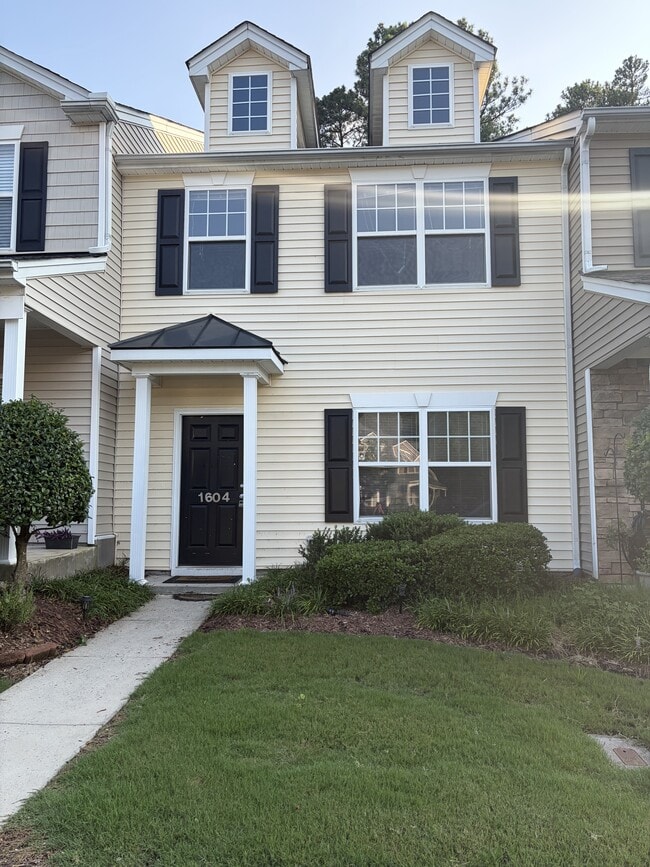 Building Photo - 1725 TW Alexander Dr