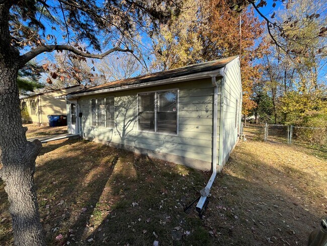 Foto del edificio - Cozy One Bedroom Home with Large Fenced in...