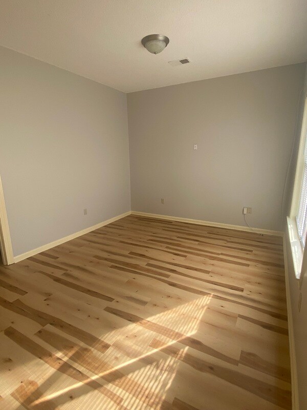 Building Photo - 692 Walnut Valley Ln