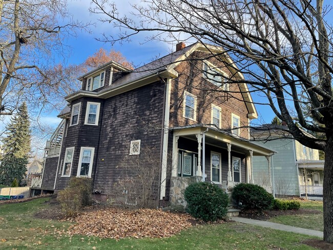 Building Photo - 168 Walnut Street