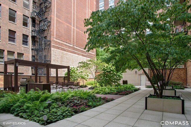 Building Photo - 1300 N State Pky