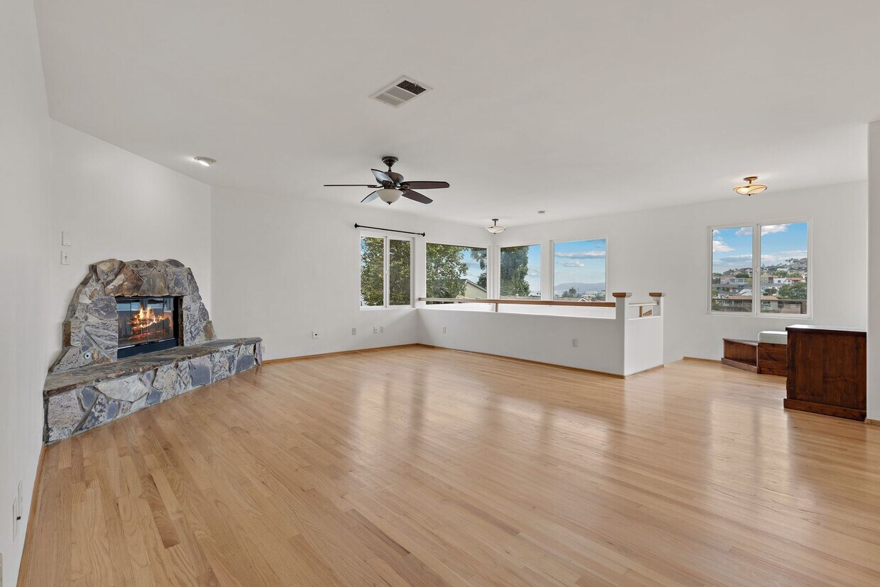 Primary Photo - Expansive View of San Diego Bay! Double Ca...