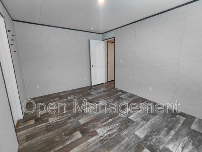 Building Photo - 301 Mantle Ave