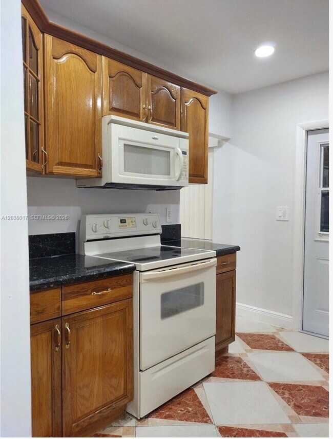 Foto del edificio - Northwest 190th Street, Miami Gardens, FL 33169 - 4 BR 2 BA detached house