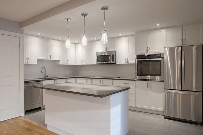 Building Photo - 3468 Rue Drummond