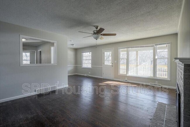 Foto del edificio - 7857 James A Reed Rd