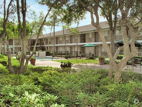 Building Photo - 3 Corners West