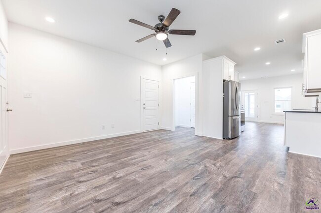 Foto del edificio - 100 Leisure Pointe Rd