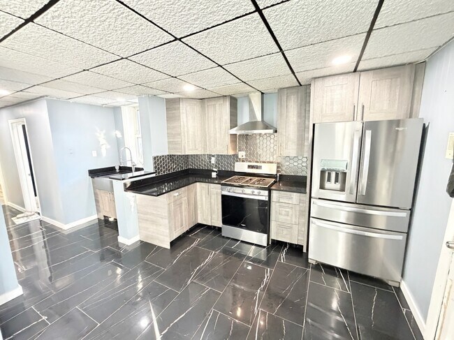 Building Photo - 2717 W Peterson Ave