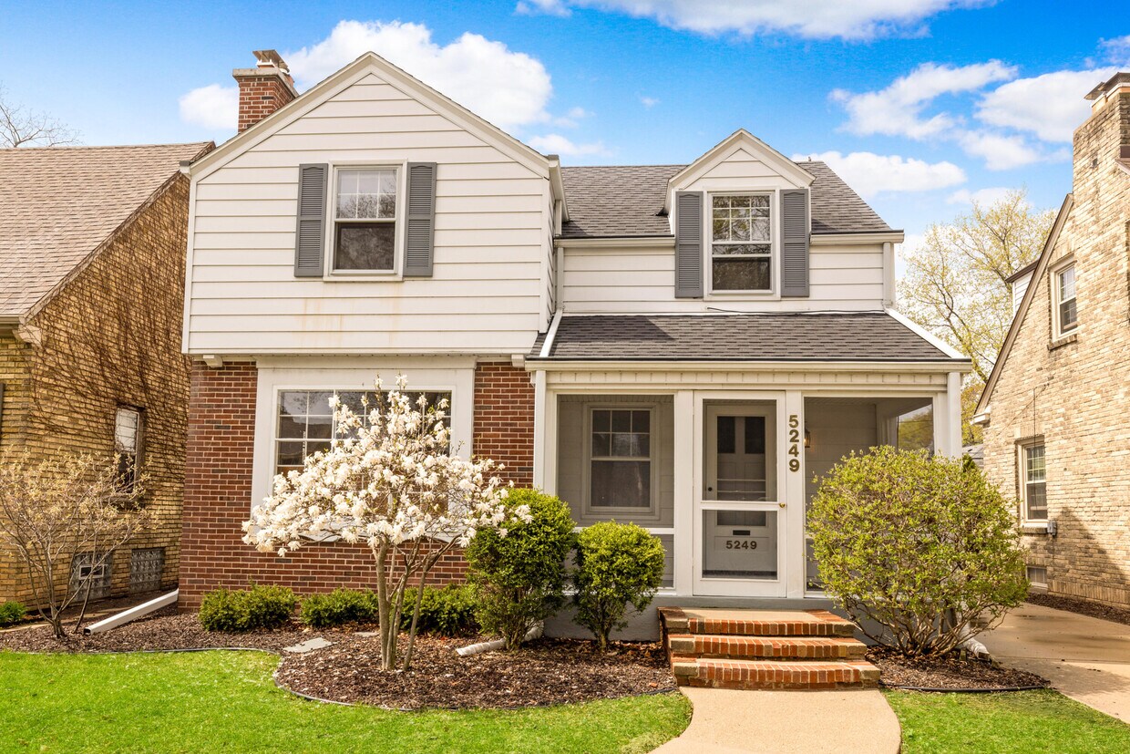 Foto principal - 5249 N Shoreland Ave