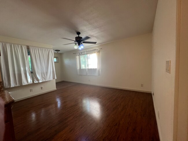 Living area - 2160 Maha Plz