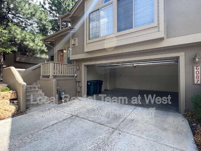 Foto del edificio - 6087 E Mountain Oaks Dr