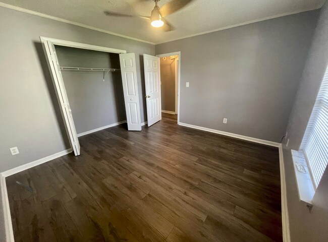 Building Photo - 937 Laurel Oak Ct