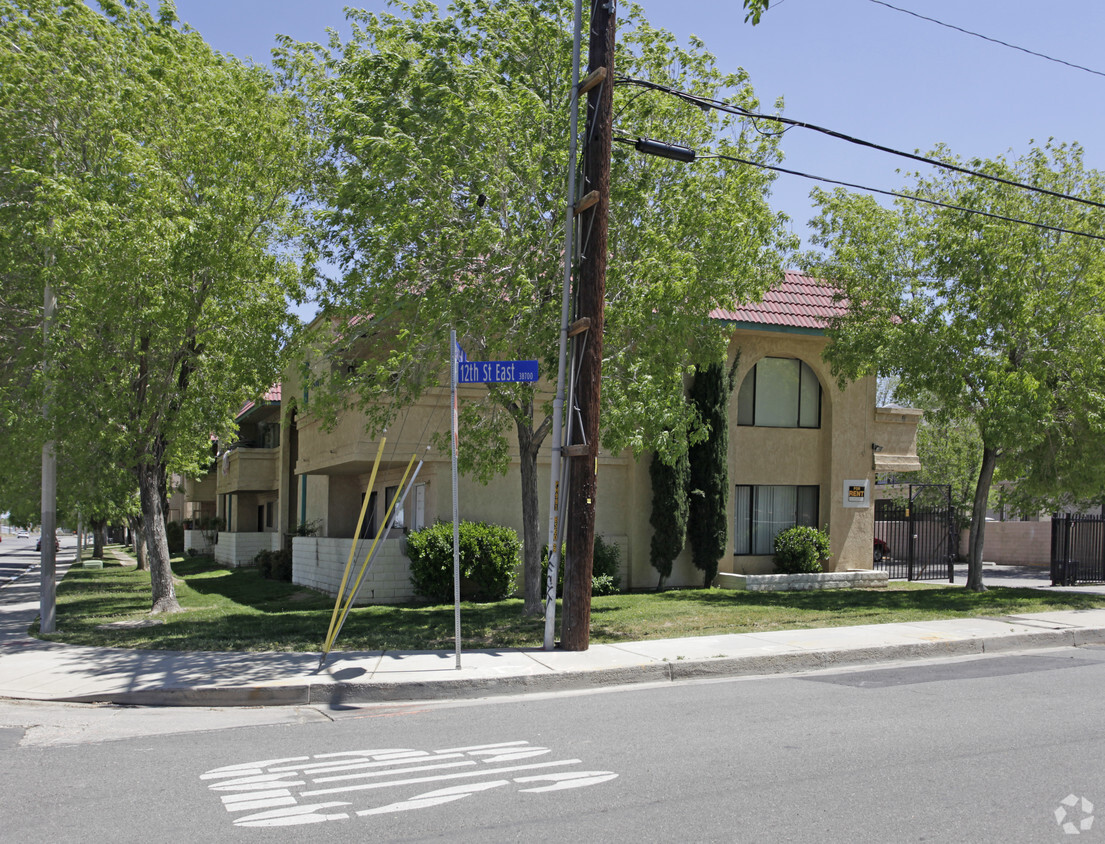 Building Photo - Vista Apartments