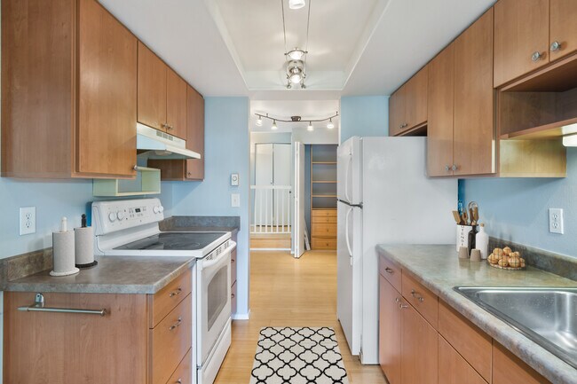 Foto del edificio - 4647 W Lake Sammamish Pky SE