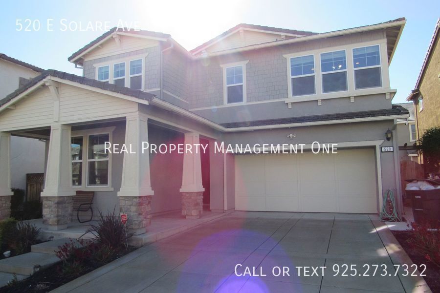 Foto principal - Gorgeous 4 Bed/3 Bath Mountain House Home ...