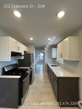 Building Photo - 212 Zabriskie St