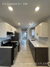 Building Photo - 212 Zabriskie St