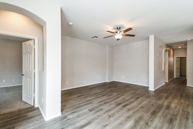 Building Photo - 1060 S Amandes