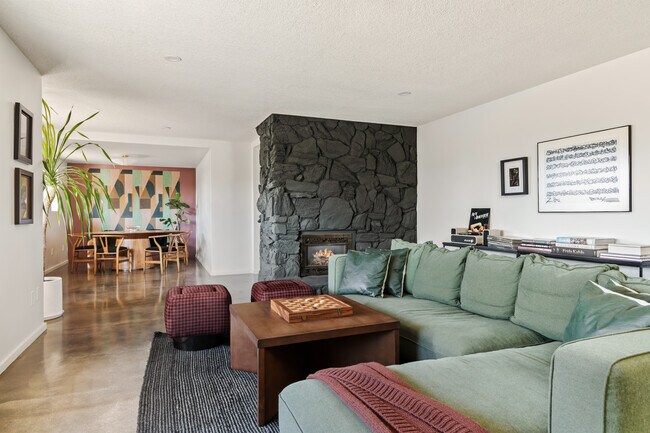 Building Photo - 56693 Desert Gold Dr
