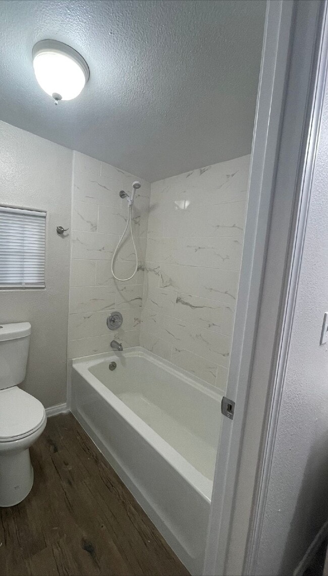 Building Photo - 410-412 S 7th St