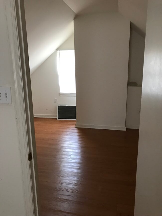 Building Photo - 15 West Burlington Street