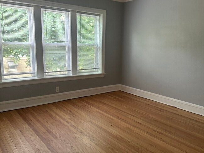Foto del edificio - 2418 N Kilbourn Ave