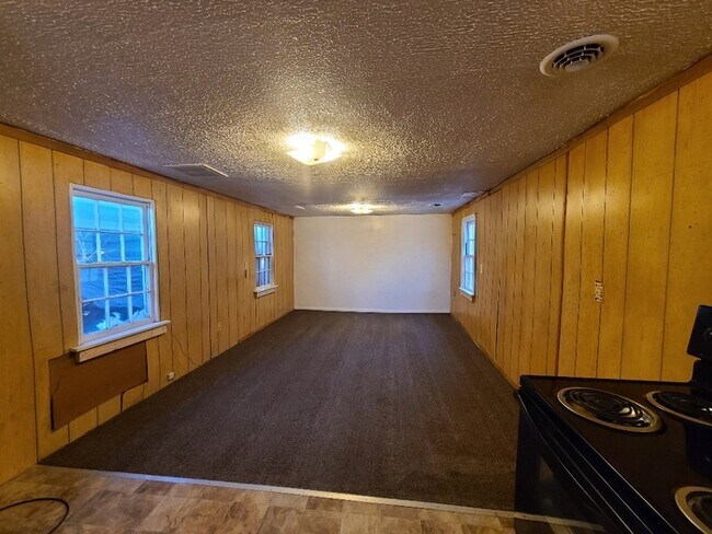 Building Photo - 2317 Reed Ave
